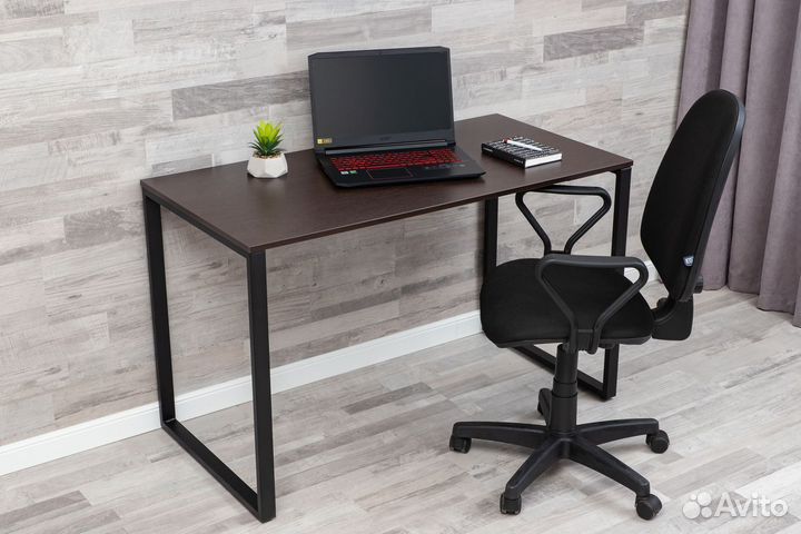 Компьютерный стол в стиле лофт