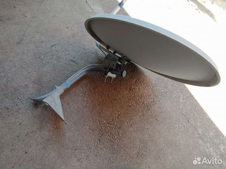 Спутниковая тарелка 60см с кронштейном