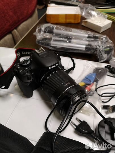 Зеркальный фотоаппарат canon EOS 600D