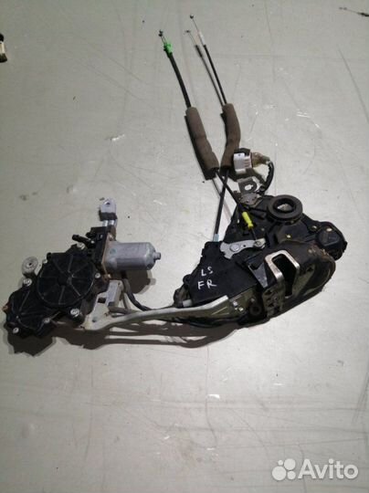 Замок двери передний правый Lexus Ls