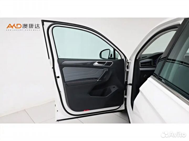 Volkswagen Tiguan L 2.0 AMT, 2021, 68 000 км