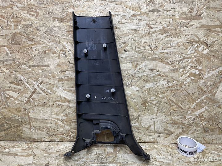 Обшивка стойки правая Toyota Land Cruiser 200