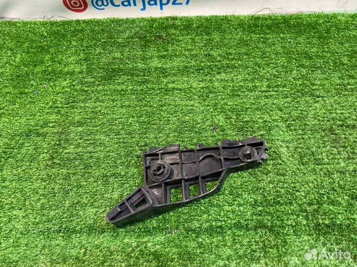 Крепление бампера(7) переднее правое Toyota Sienta