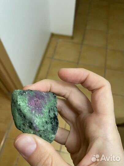 Цоизит с включением корунда