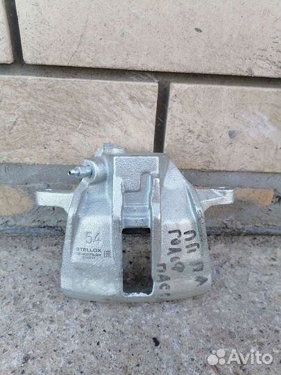 Суппорт предний Passat B4 Audi 80