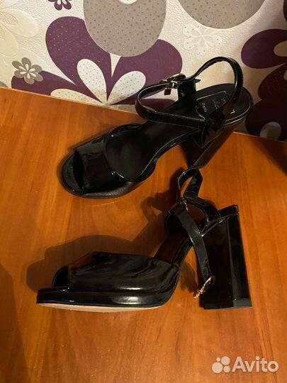 Босоножки женские