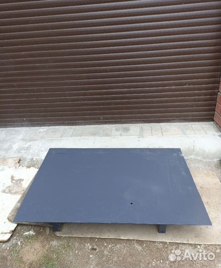 Напольный люк в подвал на амортизаторах 670*511