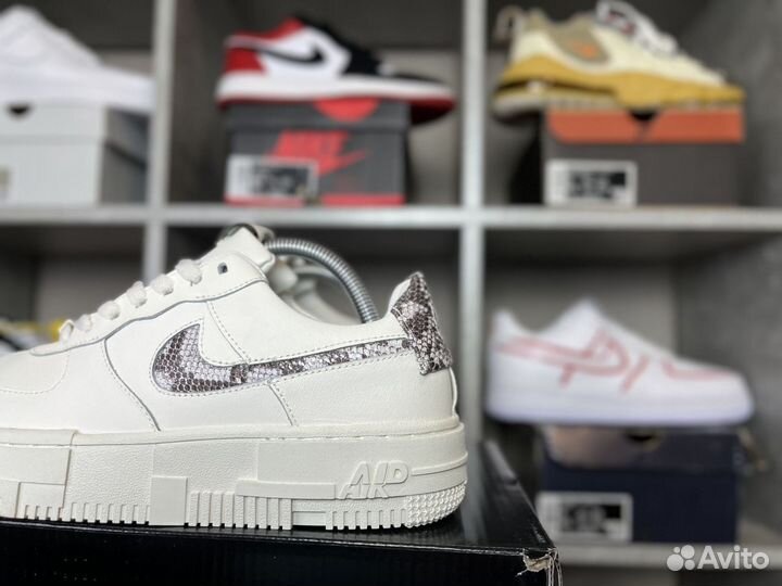 Женские кроссовки Nike Pixel Low