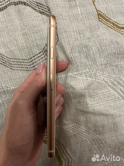 Телефон iPhone 8