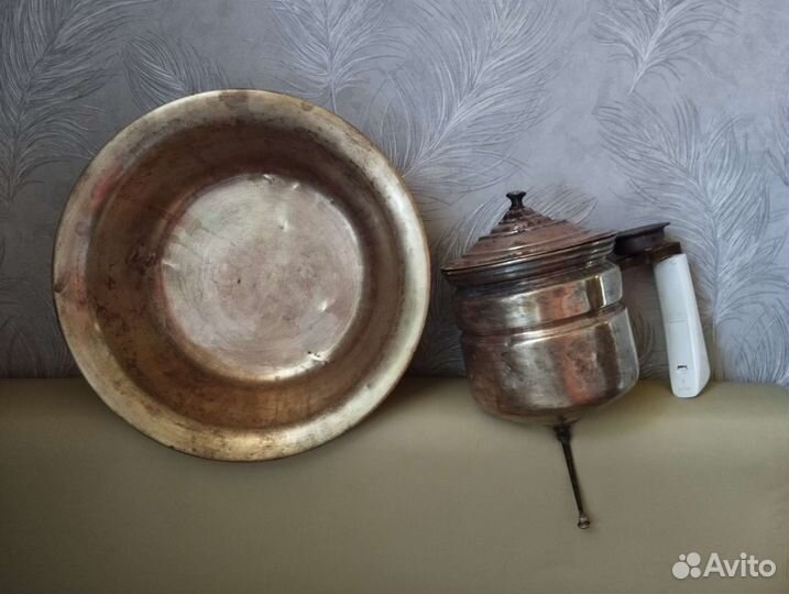 Огромный старинный рукомойник с тазом