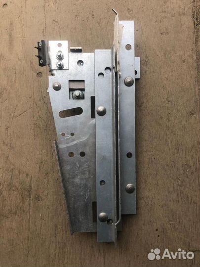 Отводка привода дверей Thyssen K12 короткая правая