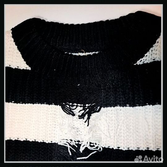 Стильный джемпер чб