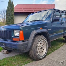 В разборе Jeep Cherokee 1995