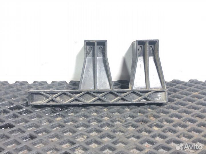 Направляющая стекла двери левая Iveco Stralis