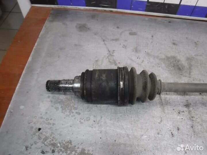 Привод задний правый Toyota Corolla 124 правый