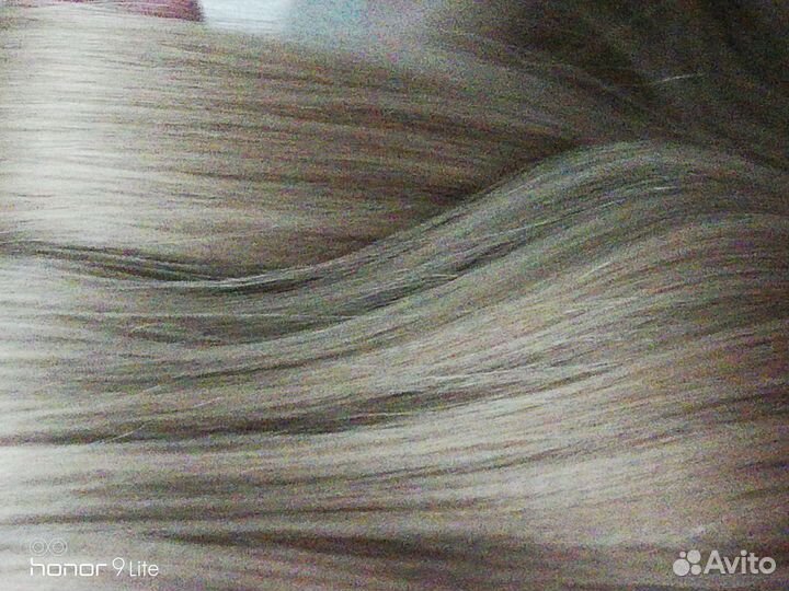 Волосы на заколках русые