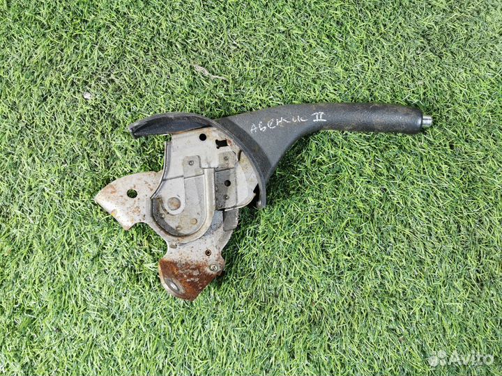 В наличии: Ручник на Toyota Avensis 2