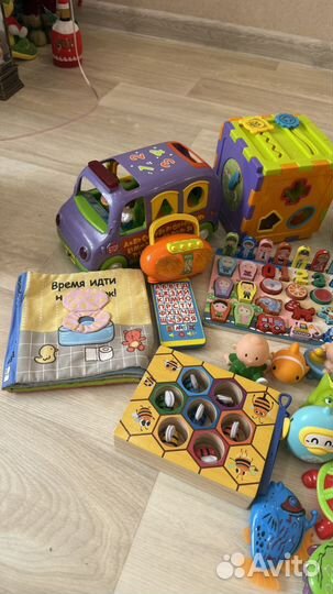 Развивающие игрушки пакетом с жирафом fisher price