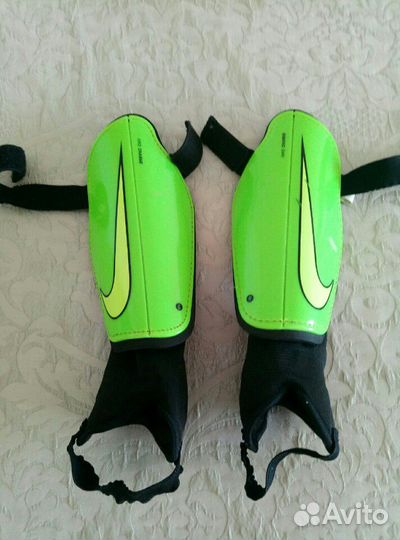 Футбольные щитки