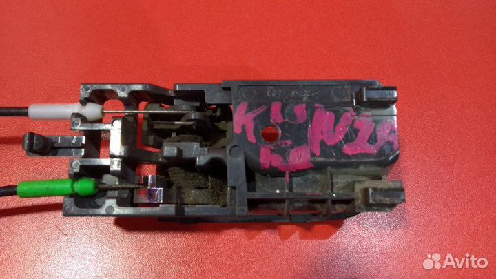 Замок двери задний правый Toyota Hilux Pick Up