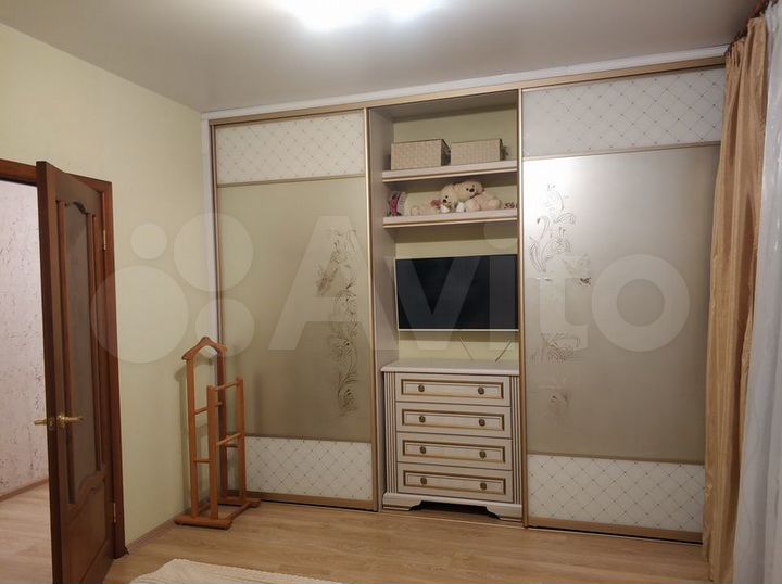 2-к. квартира, 70 м², 4/17 эт.