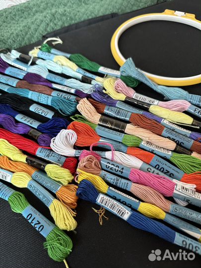 Набор ниток мулине, 28шт. + пяльце