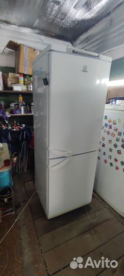 Холодильник indesit