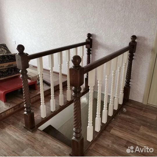 Деревянные лестницы для загородных коттеджей и дву