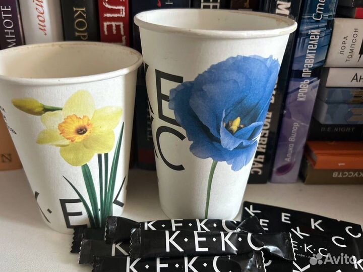 Бумажный стакан от кофе бу и стики сахара