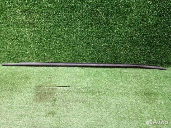 Уплотнитель передний левый Toyota