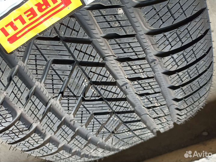Pirelli Scorpion Winter 2 315/30 R22