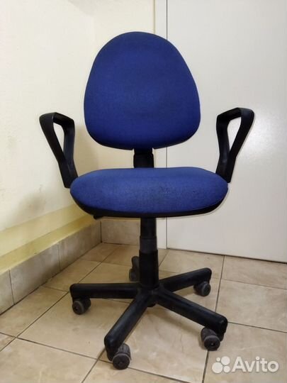Офисное кресло