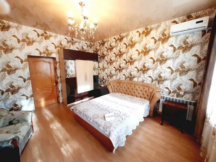 3-к. квартира, 90 м², 1/3 эт.