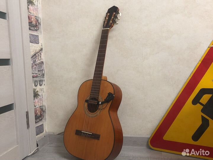 Классическая гитара cremona
