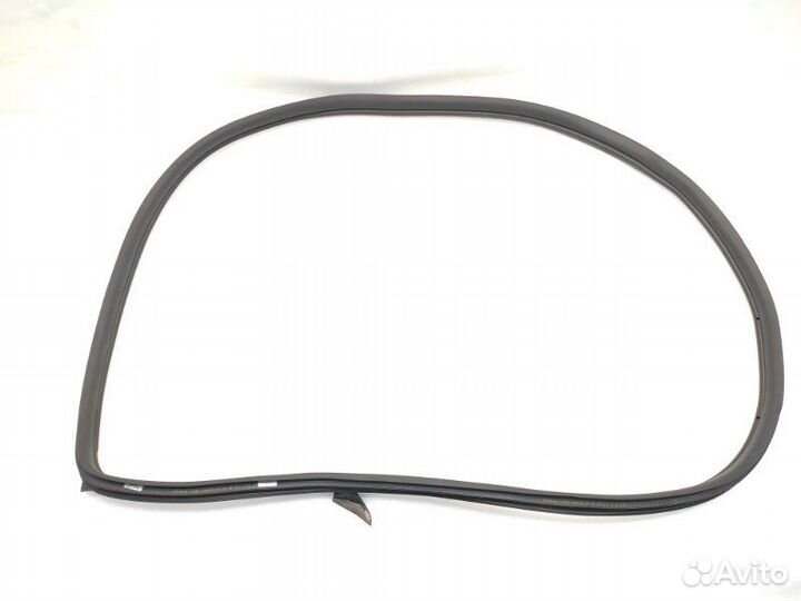 Уплотнитель двери задний правый Mercedes-Benz