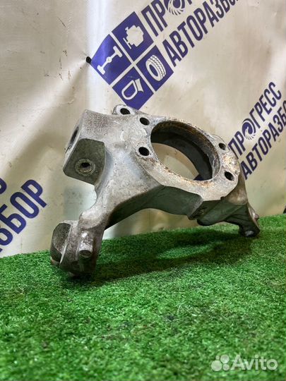 Поворотный кулак передний левый Nissan Teana J32