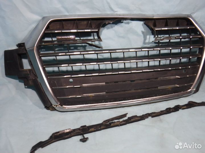 Решетка радиатора Audi Q7 2 / Ауди Ку7