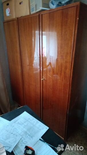 Шкаф платяной