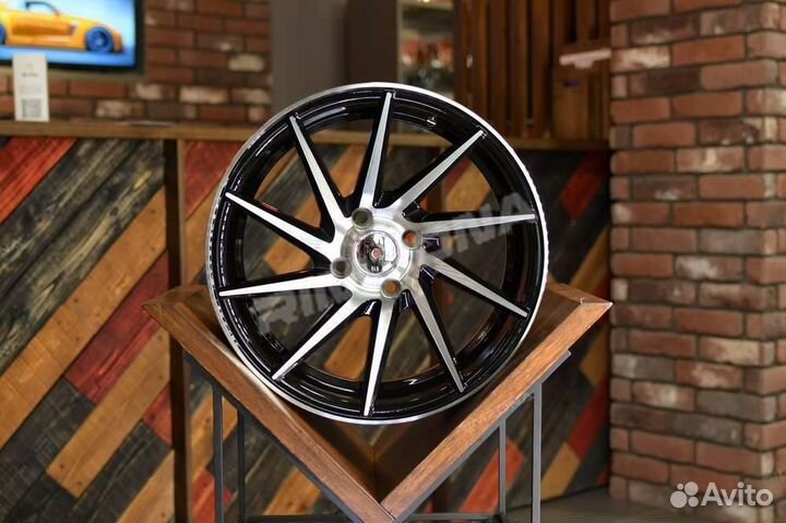 Литой диск в стиле vossen R17 5x100. Примерка