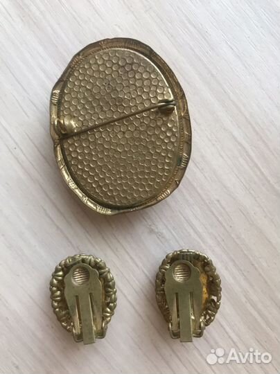 Брошь Из прошлого