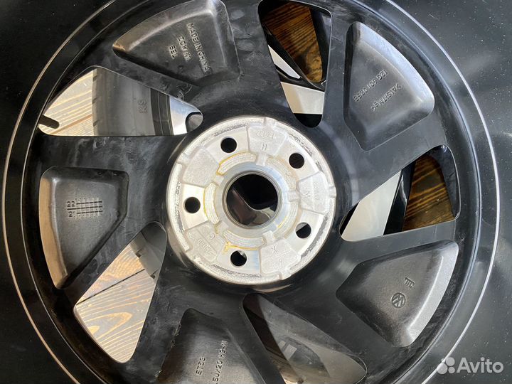 Оригинальные колеса на Volkswagen ID.6 R20