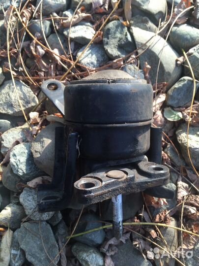 Toyota rav 4 2004 AZ 2.0 подушка двигателя правая