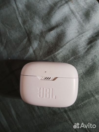 Продаю наушники JBL
