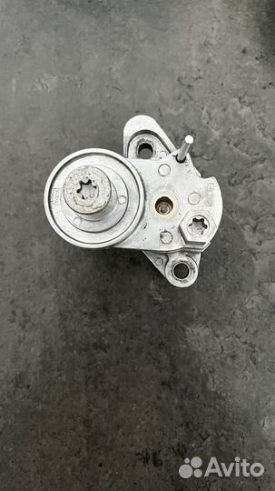 Натяжитель ремня генератора skoda oktavia A7