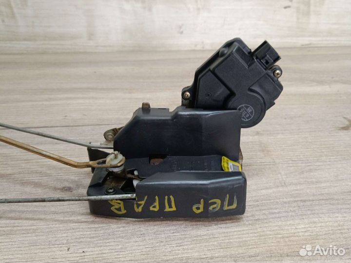 Замок передней правой двери kia Rio 1