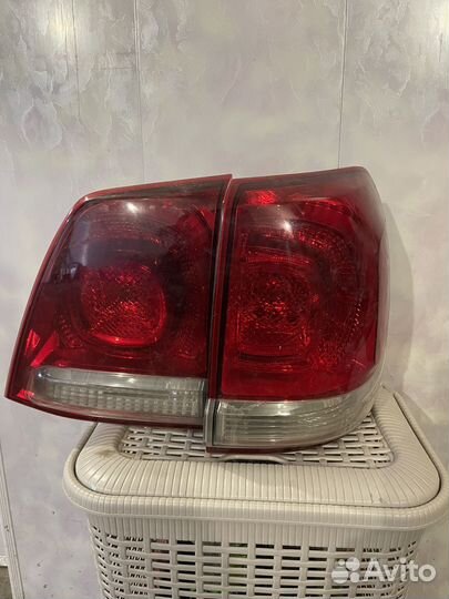 Фара задняя правая комплект LC200