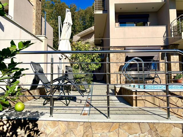 Дом 300 м² на участке 6 сот.