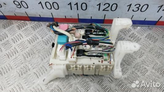 Блок предохранителей toyota auris E150 (PUK09M101)