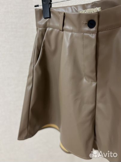 Шорты из эко-кожи новые С М