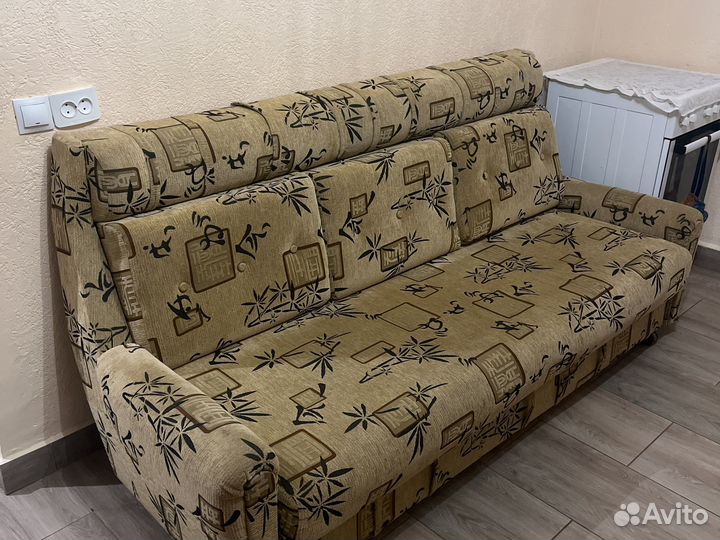 Продаю диван с креслами нормально состояние